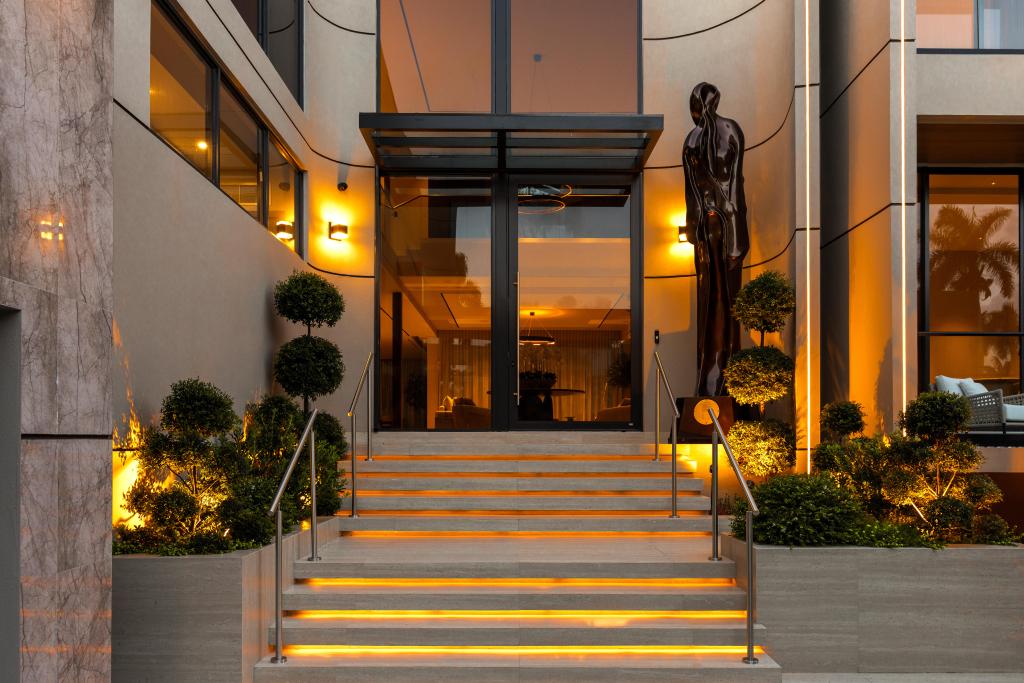 Prime Waterfront Living